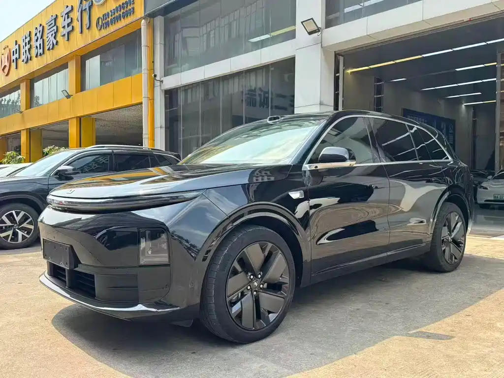 Li Auto Li L6 2025