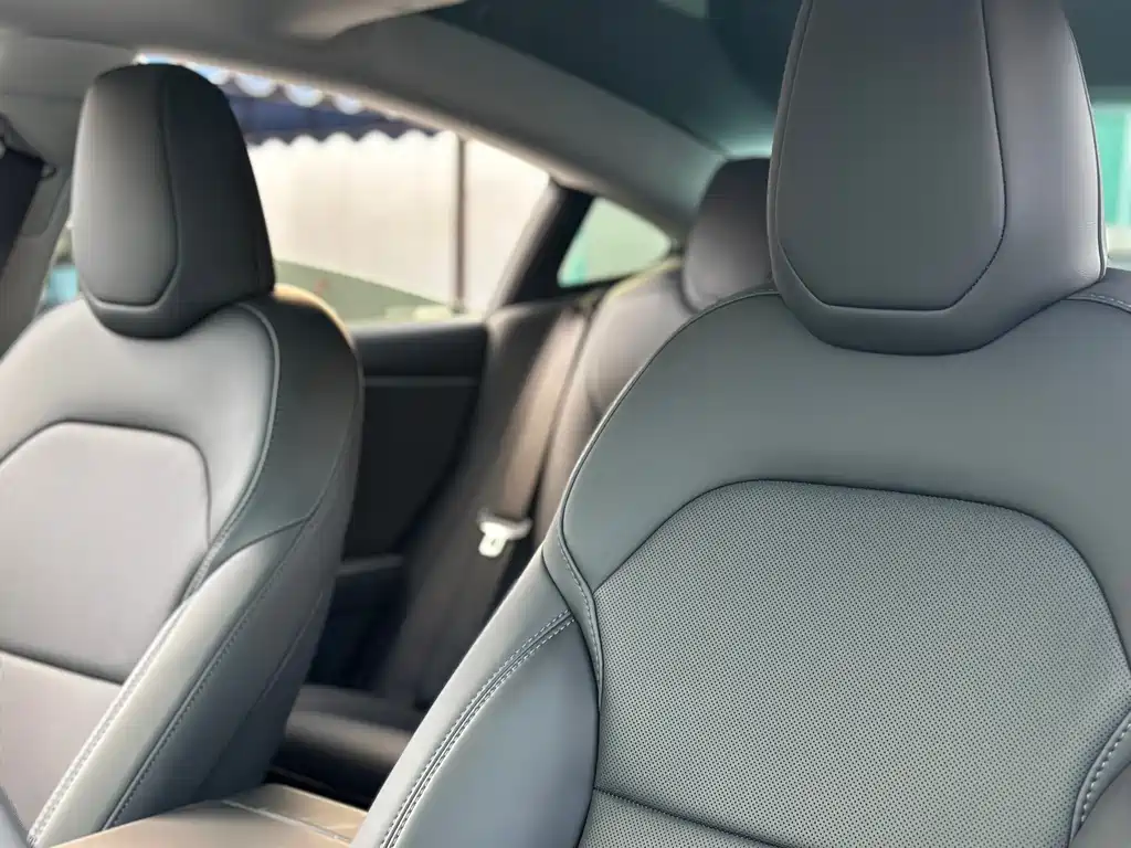 Tesla Model 3 — миниатюра 6