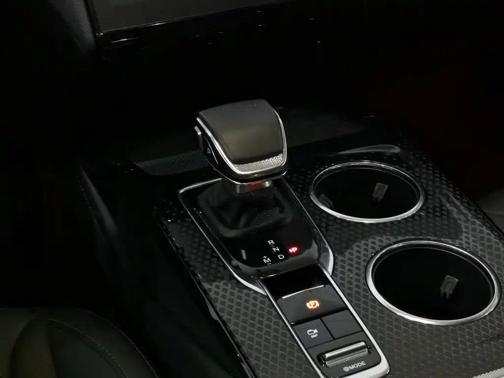 Hongqi Hongqi HS3 — миниатюра 13