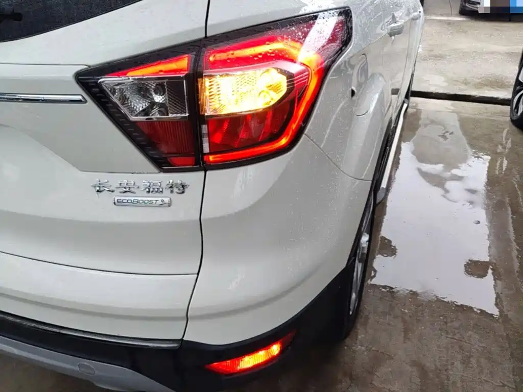 Ford Kuga — миниатюра 8
