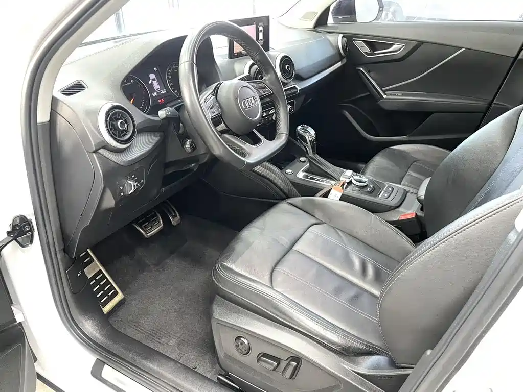 Audi Q2L 2022 35 TFSI Fashion