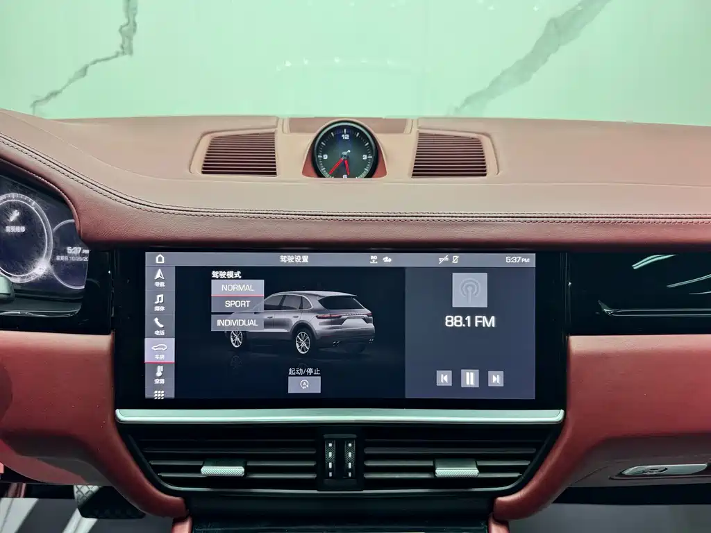 Porsche Cayenne — миниатюра 11