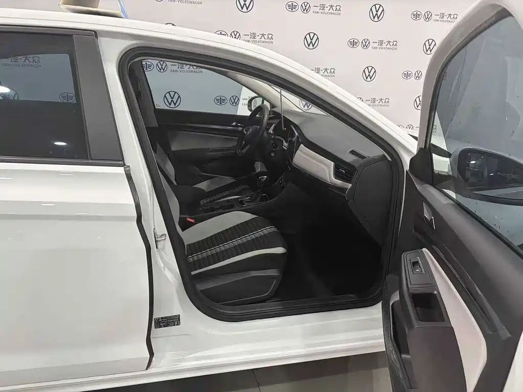 Volkswagen Bora — миниатюра 3