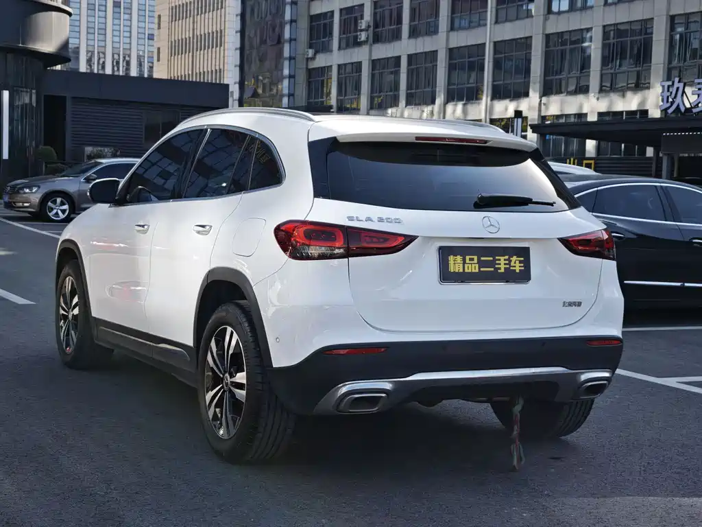 MERCEDES-BENZ GLA