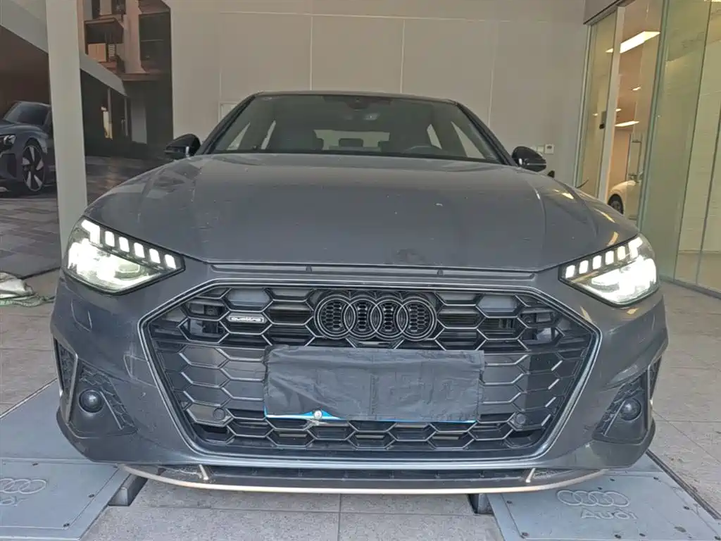 Audi A4L 2024 40 TFSI quattro RS