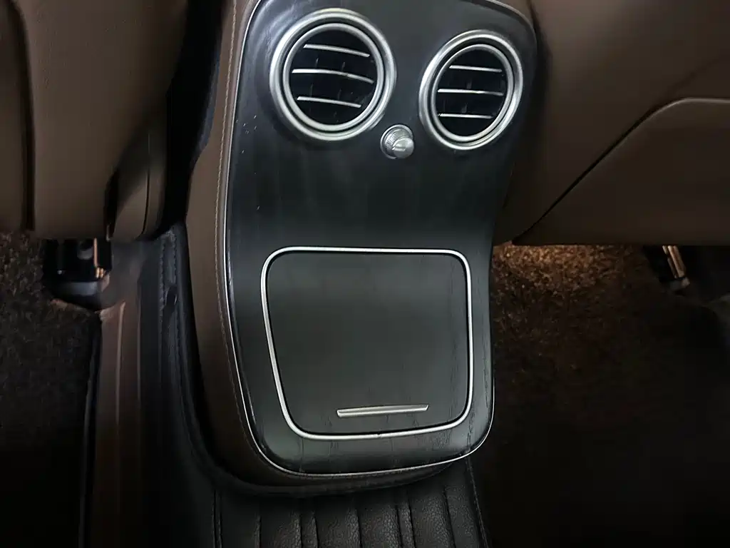 Mercedes-Benz E-Class — миниатюра 8
