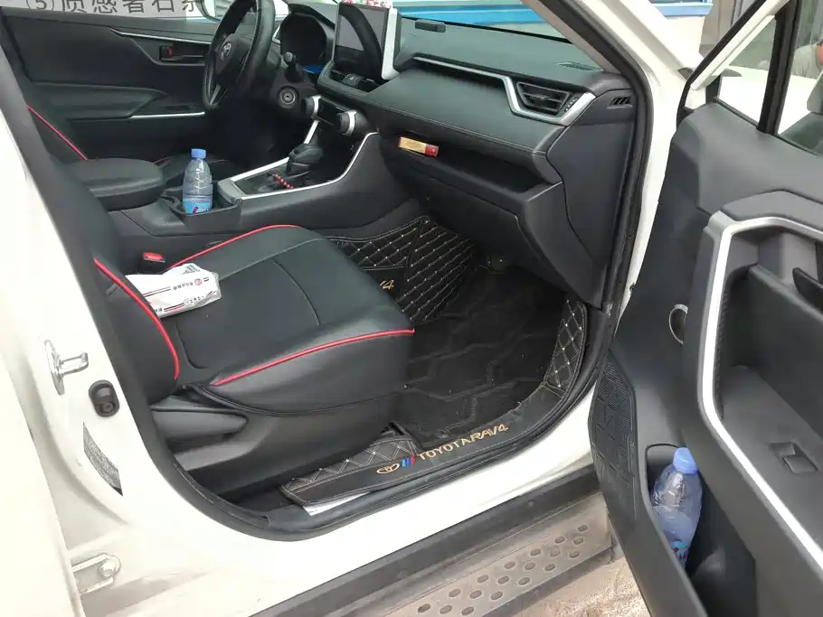 Toyota RAV4 — миниатюра 7