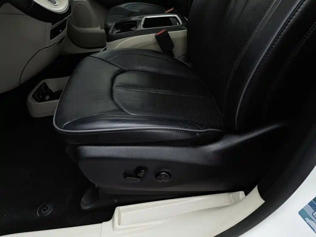 Chrysler Grand Voyager (Import) — миниатюра 20