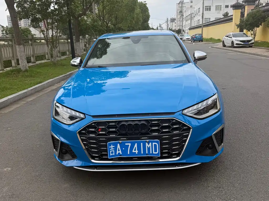 Купить Audi S4