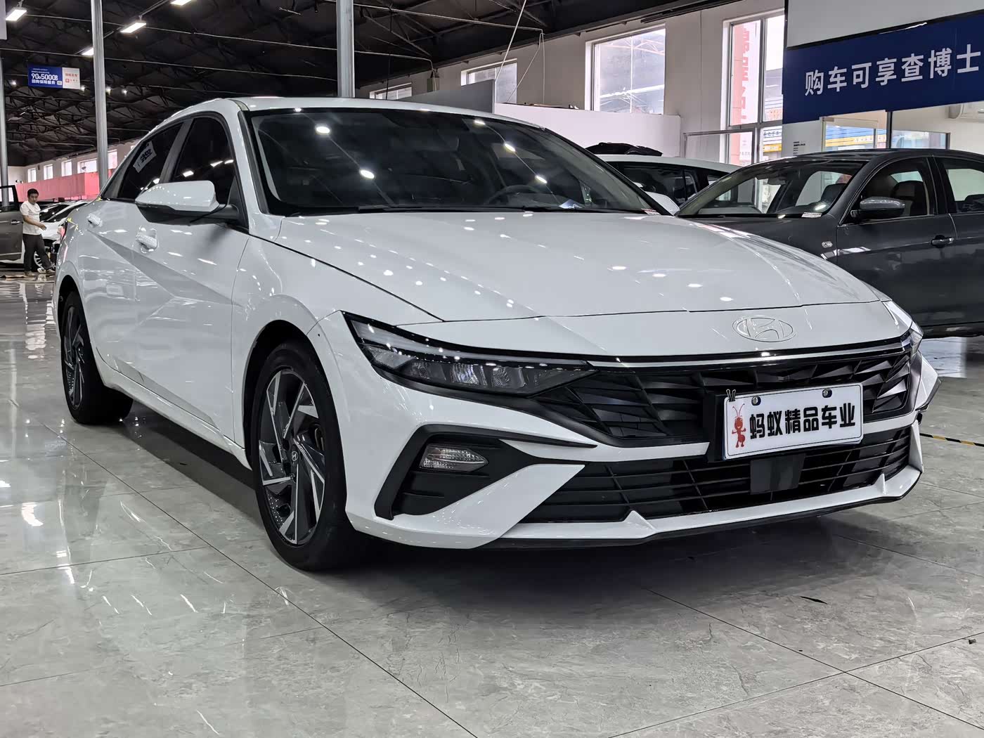 Hyundai Elantra 1.5 л 2024 г. Белый, пробег 27000 км