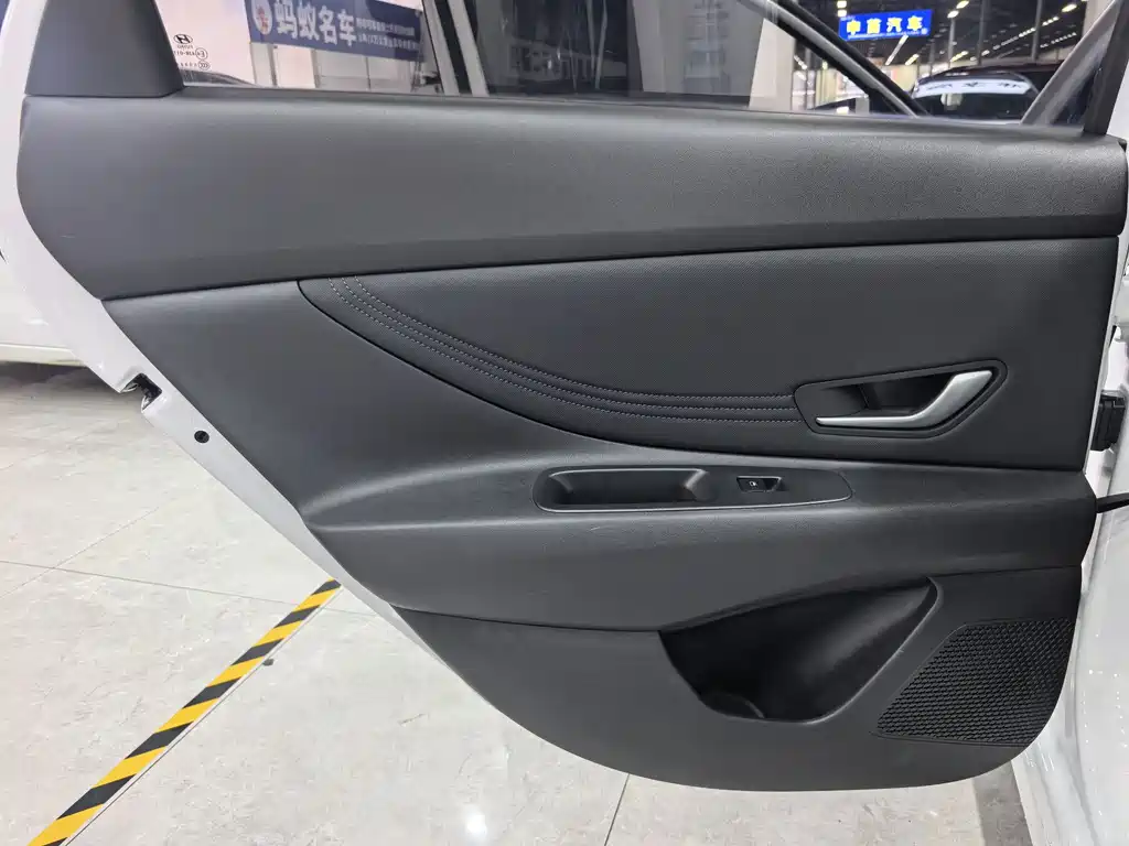 Hyundai Elantra — миниатюра 6
