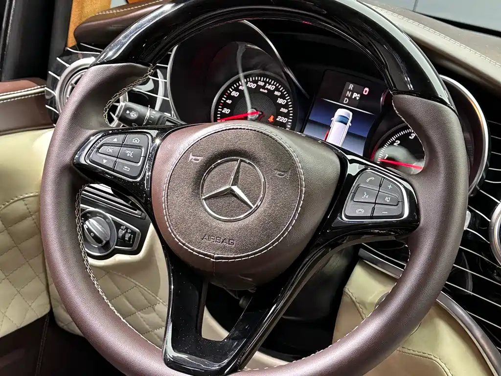 Mercedes-Benz V-Class (Import) — миниатюра 23