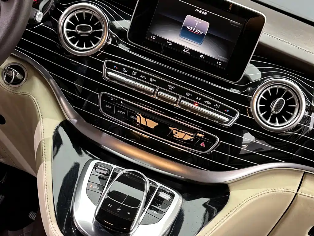 Mercedes-Benz V-Class (Import) — миниатюра 25