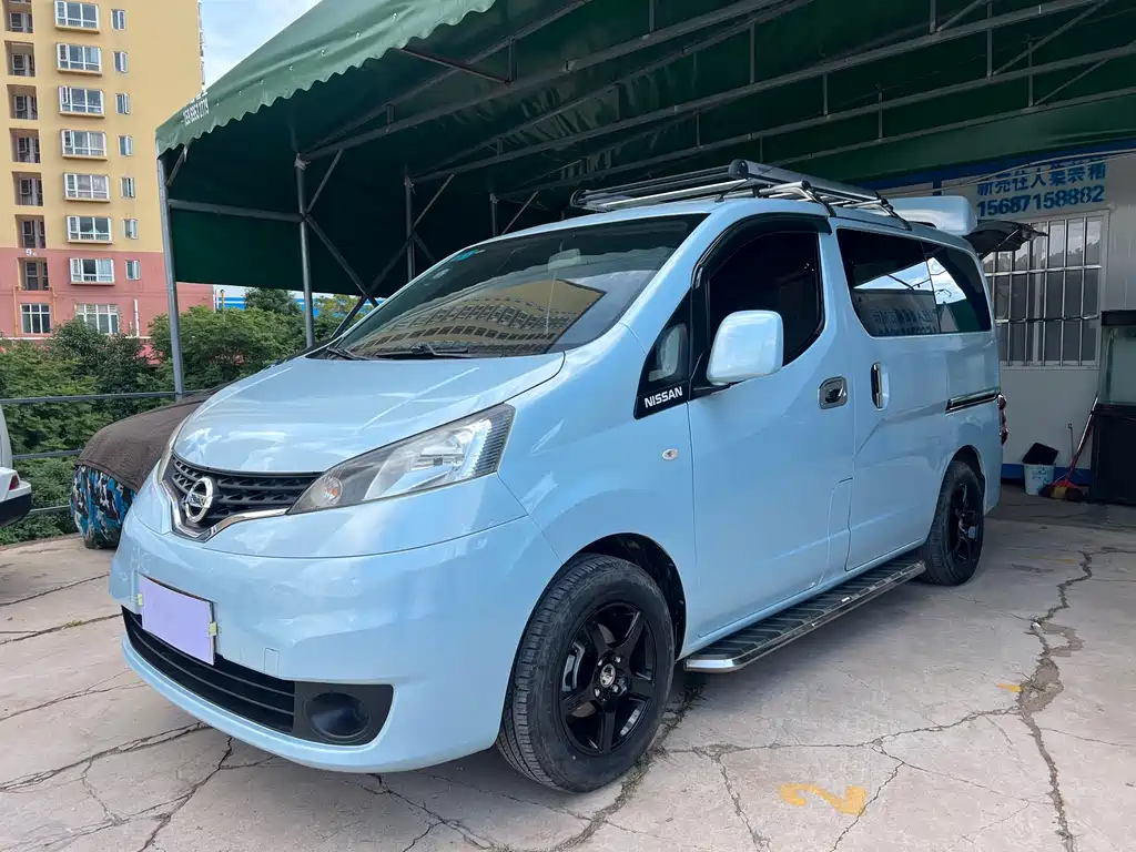 Купить Nissan NV200