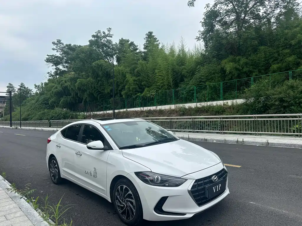 Купить Hyundai Elantra