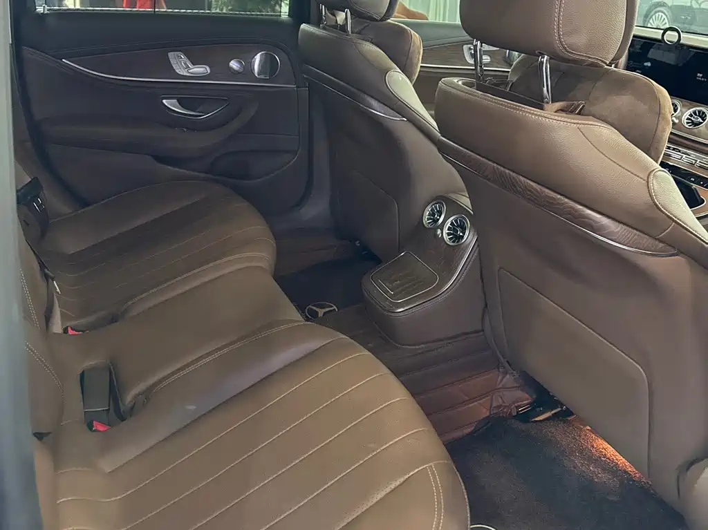 Mercedes-Benz E-Class — миниатюра 9