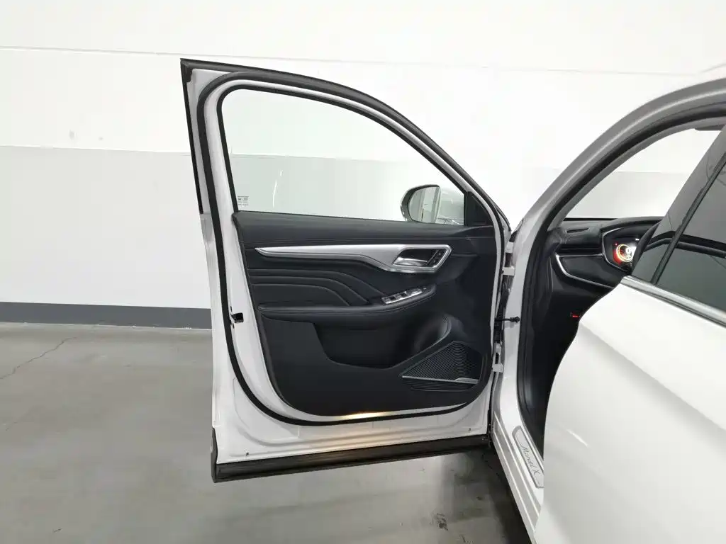 Roewe MARVEL X — миниатюра 8