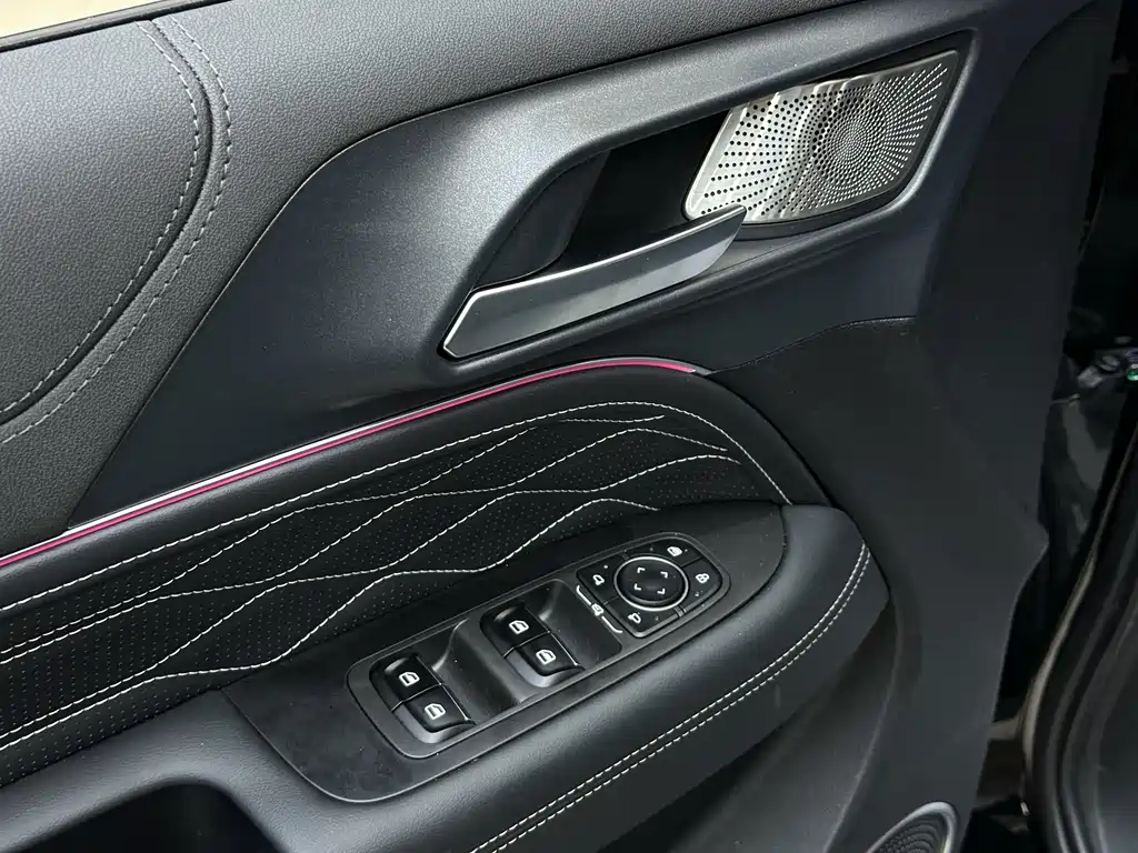 TANK TANK 300 NEW ENERGY