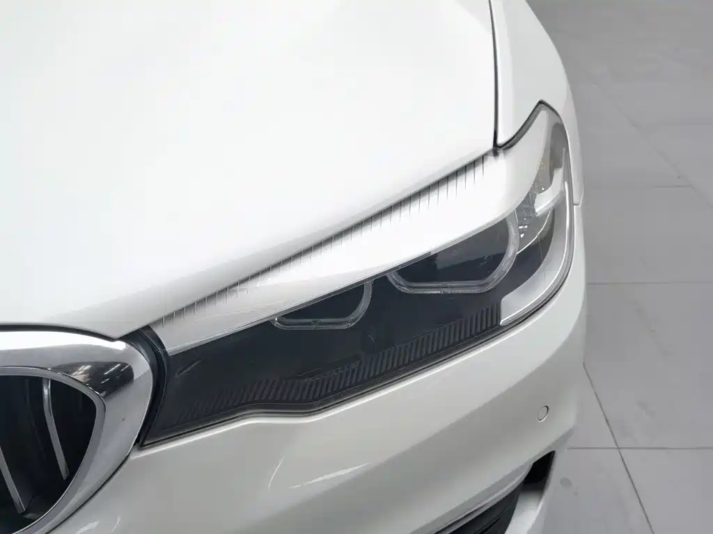 BMW 5 Series — миниатюра 7