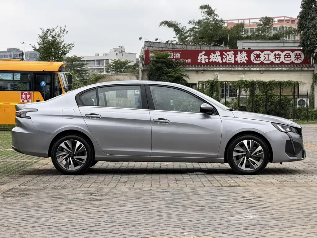 Peugeot 408 — миниатюра 5