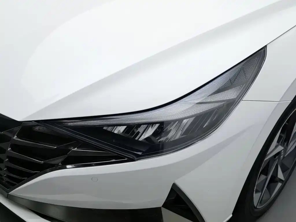 Hyundai Elantra — миниатюра 7
