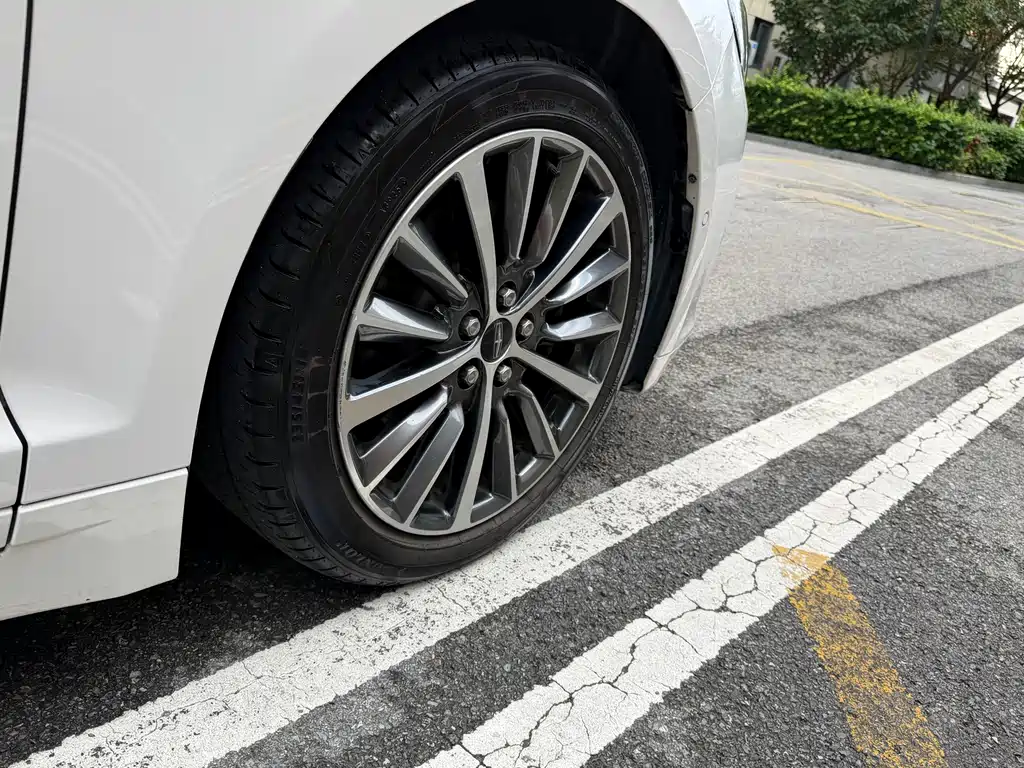 Lincoln MKZ — миниатюра 9