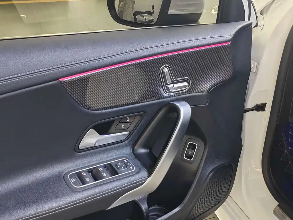 Mercedes-Benz A-Class — миниатюра 8