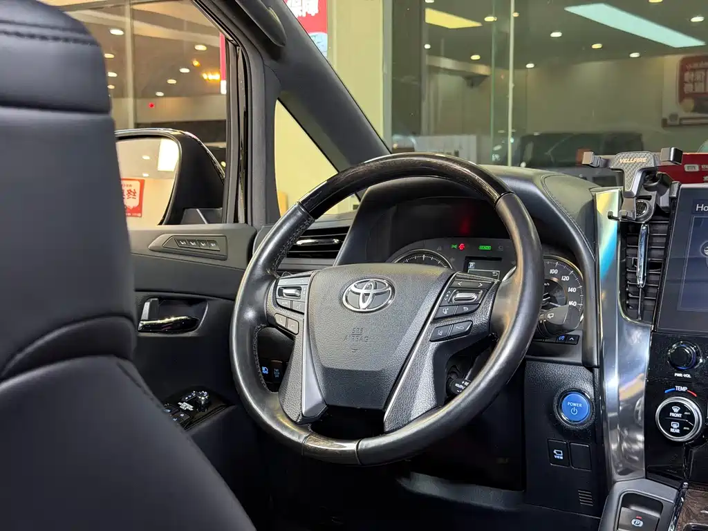Toyota Vellfire — миниатюра 16