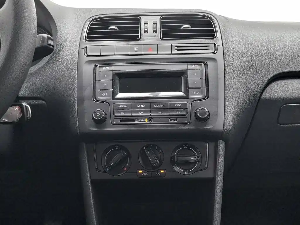 Volkswagen Polo — миниатюра 12