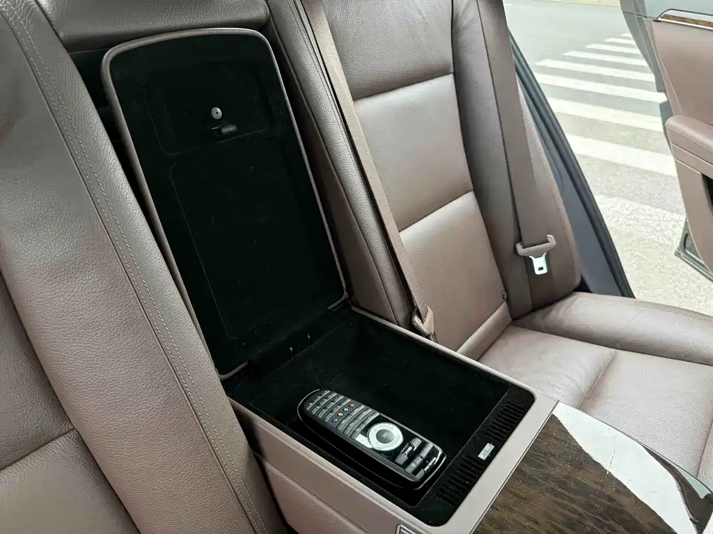 Mercedes-Benz S-Class — миниатюра 21