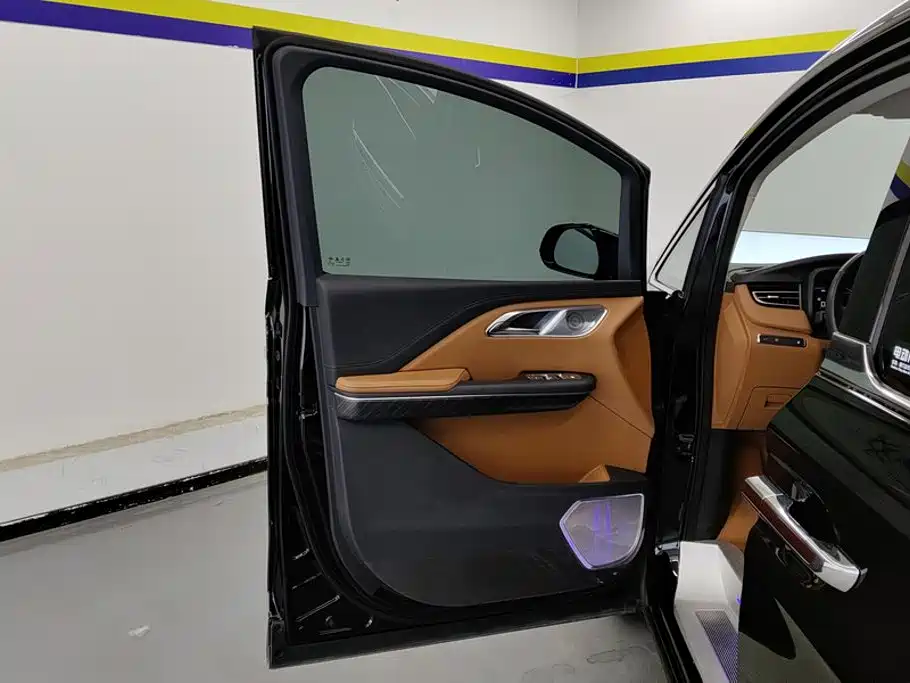Hongqi Hongqi HQ9 PHEV — миниатюра 7