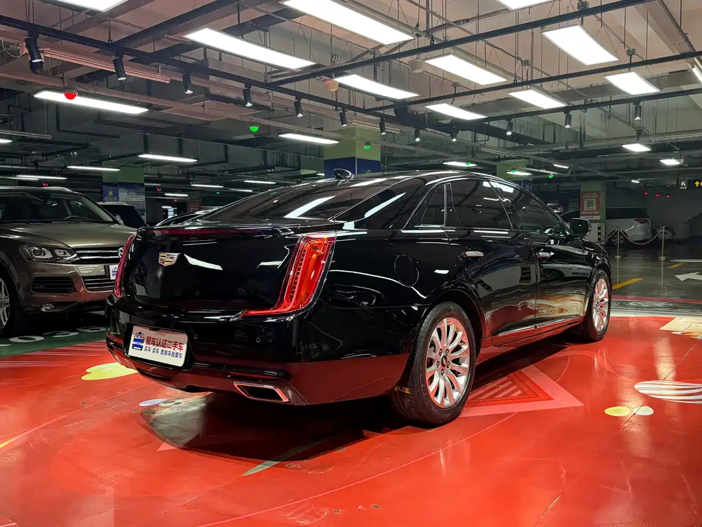 CADILLAC  XTS