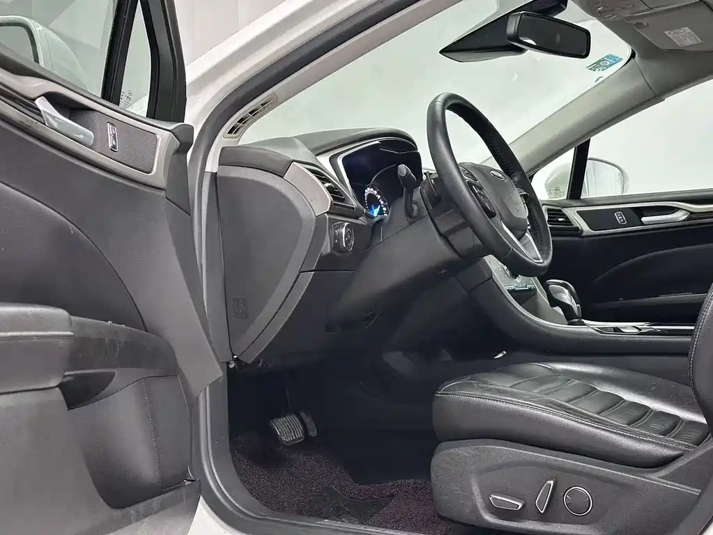 Ford Mondeo 2013 2.0L GTDi200 Luxury
