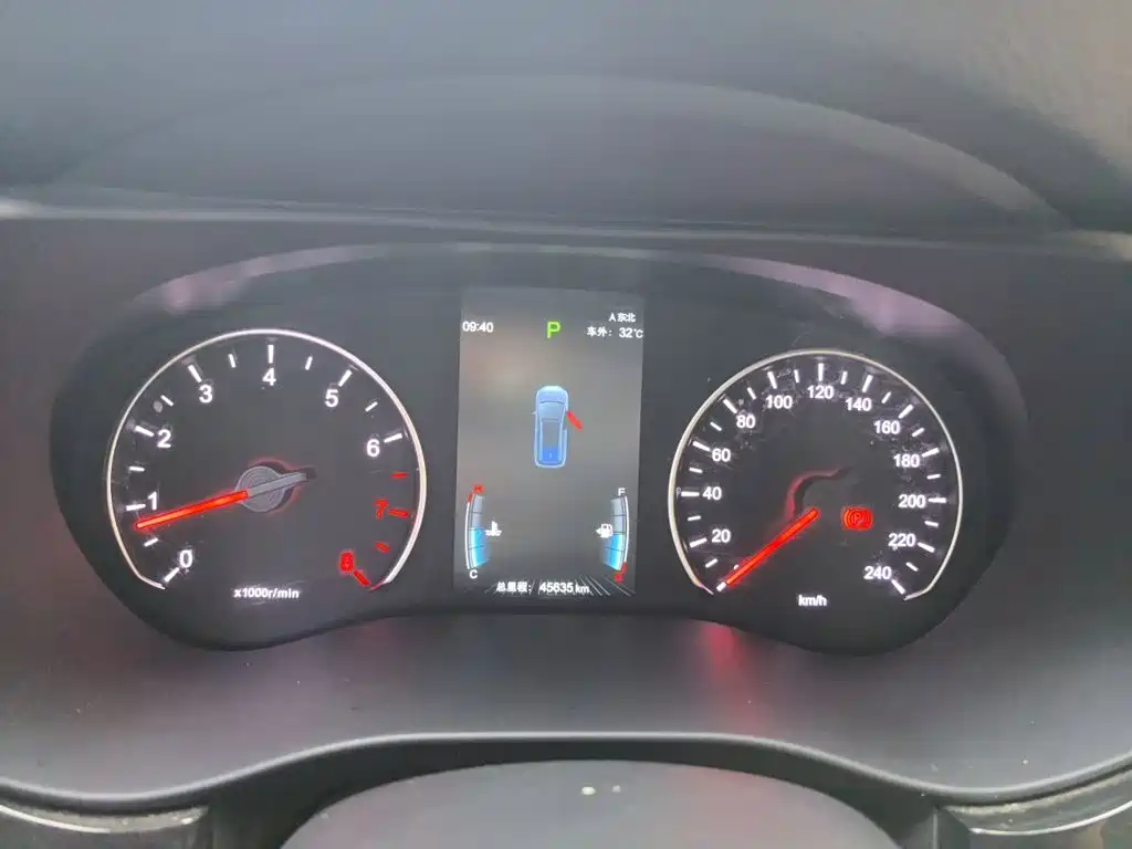 BYD MAX — миниатюра 7