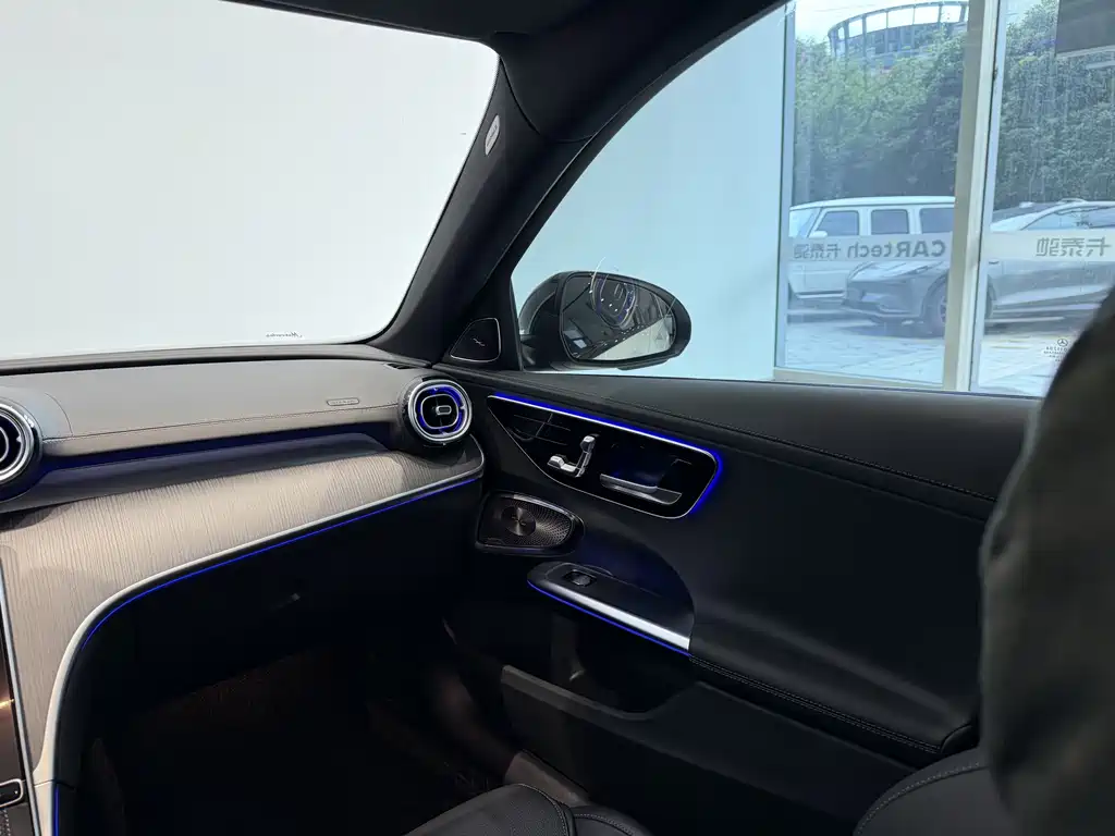 Mercedes-Benz C-Class — миниатюра 12