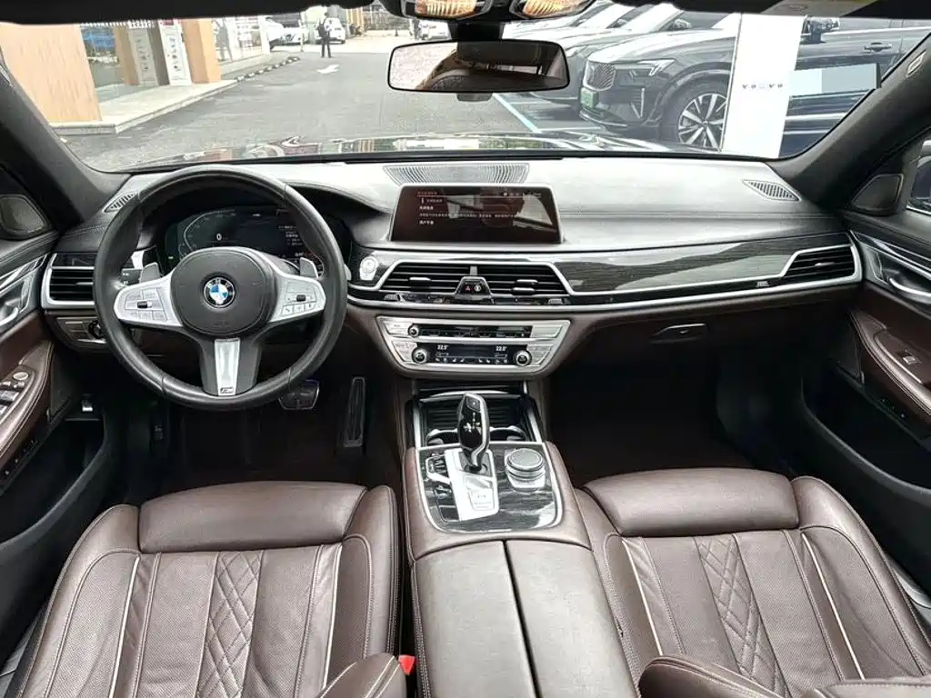 BMW 7 Series — миниатюра 6