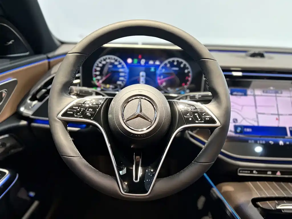 Mercedes-Benz E-Class — миниатюра 10