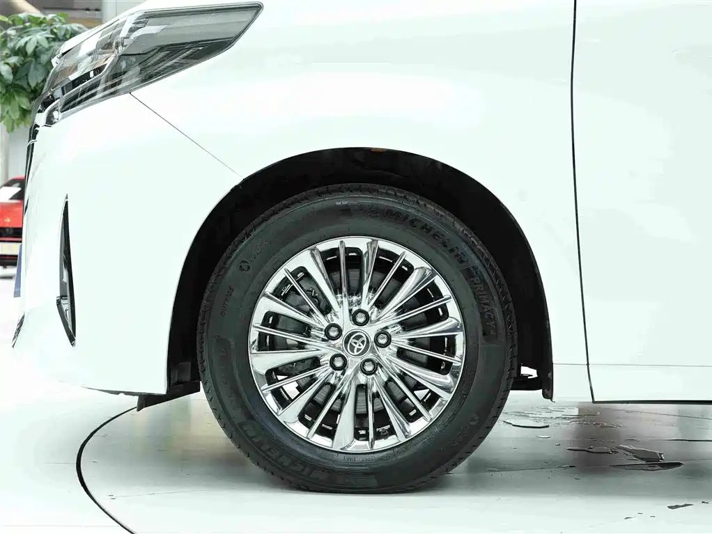 Toyota Alphard — миниатюра 21