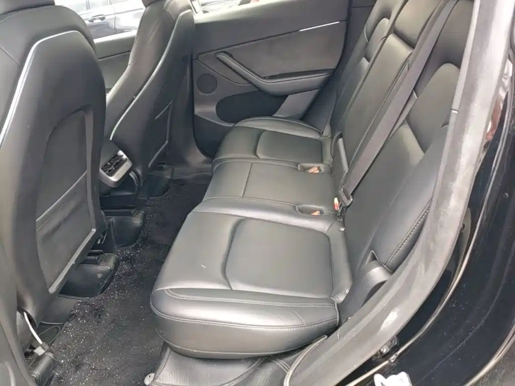 Tesla Model Y — миниатюра 17