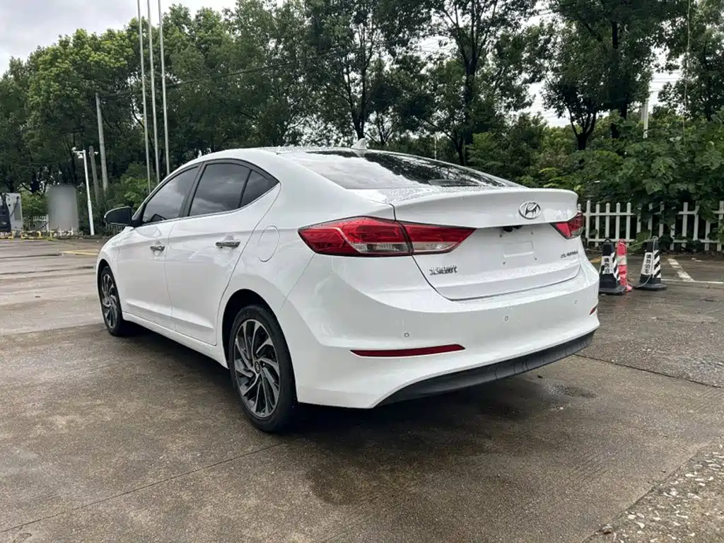 Hyundai Elantra — миниатюра 5