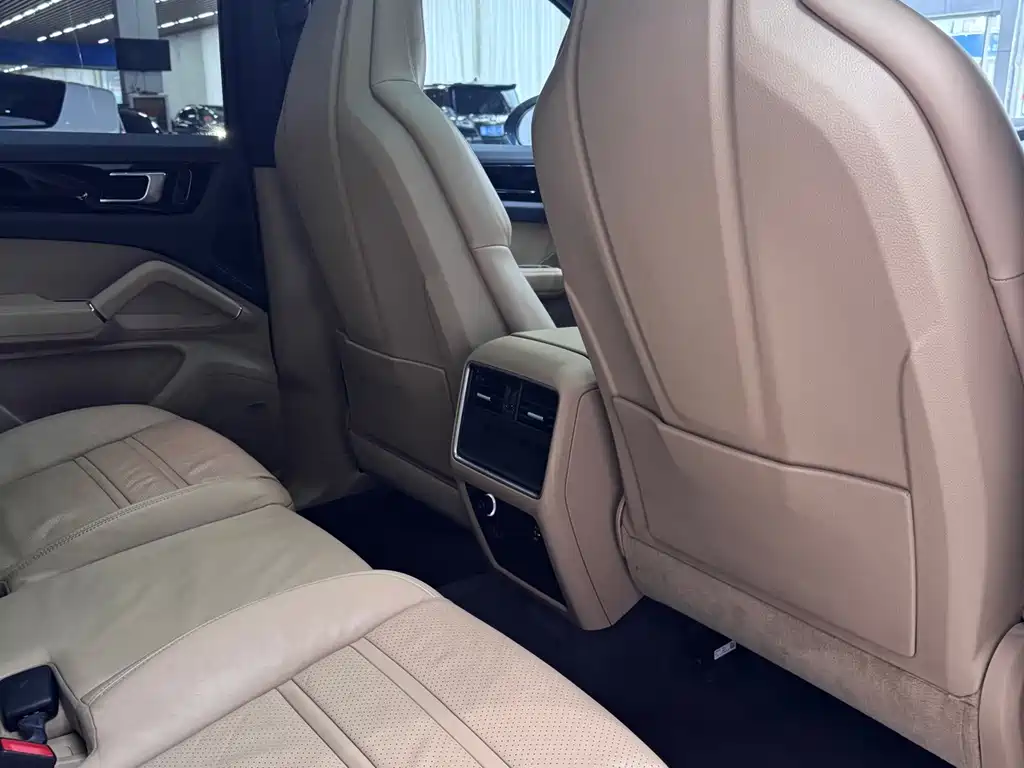 Porsche Cayenne — миниатюра 11