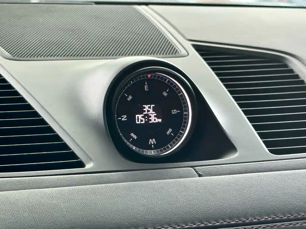 Porsche Cayenne — миниатюра 25
