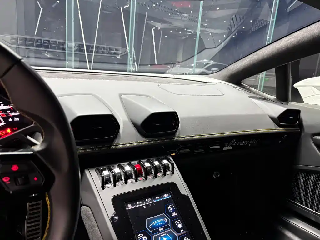 LAMBORGHINI HURACÁN