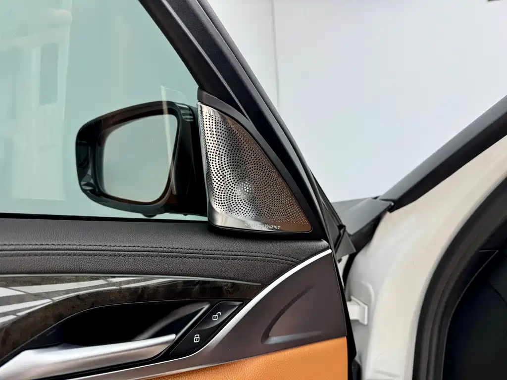 BMW 5 Series — миниатюра 8