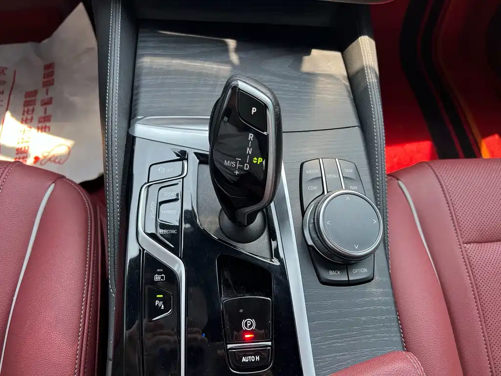 BMW 5 Series New Energy — миниатюра 8