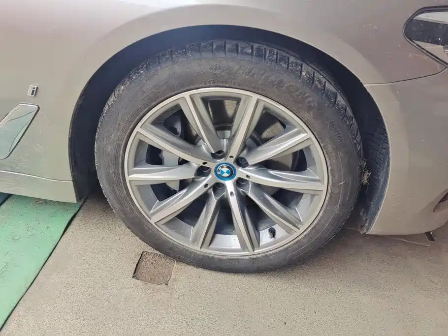 BMW 5 Series New Energy — миниатюра 6
