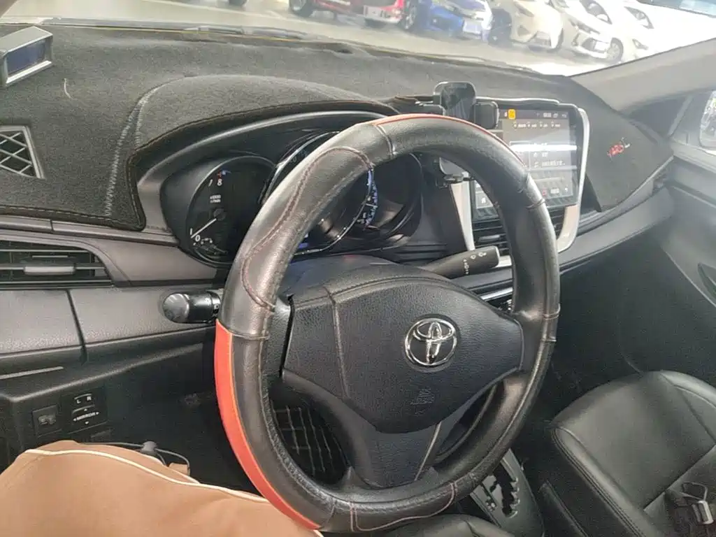 Toyota Yaris L — миниатюра 10