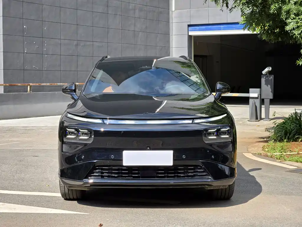 XPeng G9 — миниатюра 2