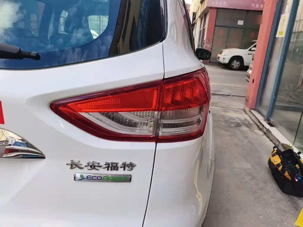Ford Kuga — миниатюра 8
