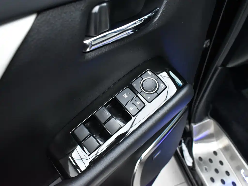 Lexus LM — миниатюра 16